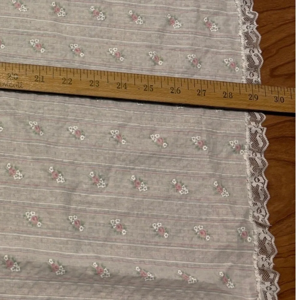 VTG Something Pretty Baby Blanket White Floral Lace Trim Seersucker Christening